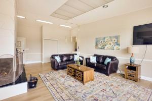 Mountain View and Fire Pit Modern Copperhill Home