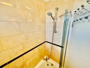 3 bed Sky apartment SE15 Peckham