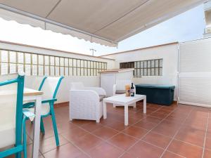 Apartamento en El Port de la Selva: Planta Baja, Terraza y WiFi a Metros de la Playa - ES-228-52