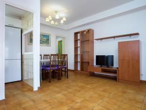 Apartamento en El Port de la Selva: Planta Baja, Terraza y WiFi a Metros de la Playa - ES-228-52