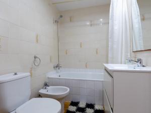 Apartamento en El Port de la Selva: Planta Baja, Terraza y WiFi a Metros de la Playa - ES-228-52