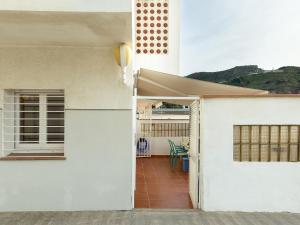 Apartamento en El Port de la Selva: Planta Baja, Terraza y WiFi a Metros de la Playa - ES-228-52