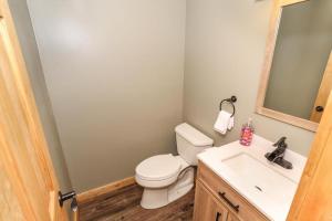 Seven Springs 2 BR Premium Condo, Walk to Slopes condo