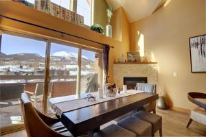 E8 Drake Landing 2Br Loft condo