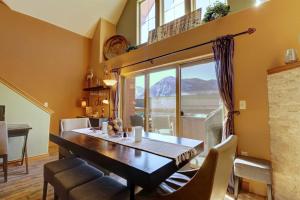 E8 Drake Landing 2Br Loft condo