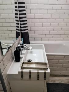 Cosy 2 rooms apartment with a view near the forest