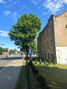 4 can stay. Free parking. Imanta