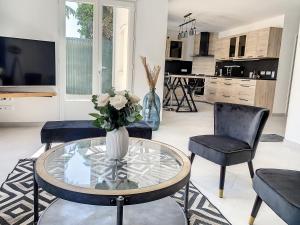 Maisons d'hotes Chambre Evasion - SDB WC Privatif - Entree autonome - Grande TV NETFLIX : photos des chambres