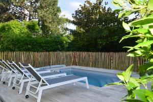 Villas En famille Piscine et grand jardin ombrage 