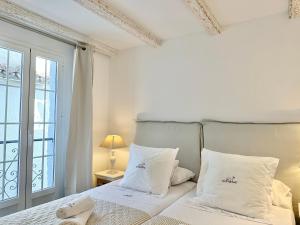 Old Town Modern Flat, 4 Minutes From Beach - EaW Homes