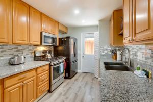 Homey South Lake Tahoe Getaway - 1 Mi to Beach