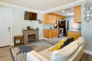 Homey South Lake Tahoe Getaway - 1 Mi to Beach