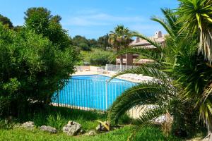 Maisons de vacances Cozy duplexterrace barbecue pool beach on foot : photos des chambres