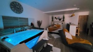 B&B / Chambres d'hotes Grand Studio magnifique avec Spa privatif illimite : photos des chambres