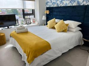 Luxury 1-Bed in Soho House Building w Pool & Gym