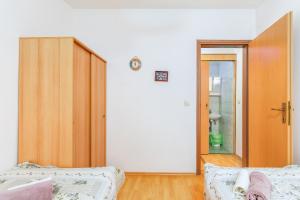 Apartments Lora 2