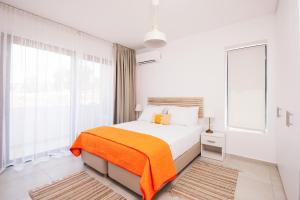 Aquarama Pool Apt. - Blue