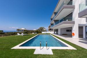 Aquarama Pool Apt. - Blue