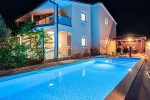 Apartments Lara - ميدولين