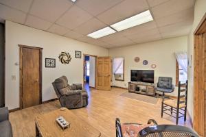 2 Mi to Ice Caves: Pet-Friendly Eben Junction Apt