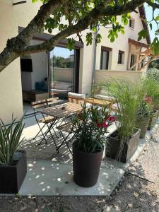 Studio climatisé indépendant dans villa