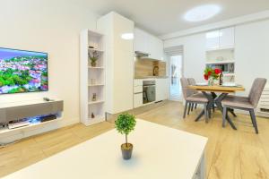 Apartment Tale - Brand new apartment in Pulas old town, with free Netflix and Wi-Fi