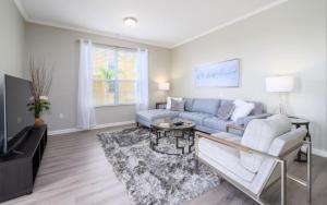 Vista Cay Lakeview Elysium condo