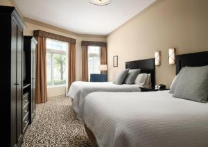 Premier Double King Suite room in West Inn & Suites