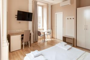 Superior Double or Twin Room with City View room in Domus Porta Angelica