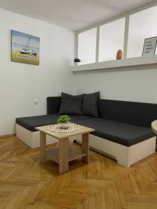 Apartments with WiFi Rijeka - 19821