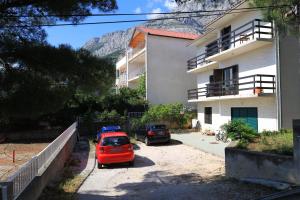 Apartments with a parking space Baska Voda, Makarska - 21337