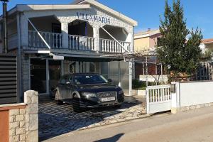 Apartments with parking space Vir - 21465