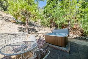 Moonlight Shores Lakefront - Lakefront home with hot tub! - Lucerne Valley