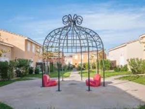 Pavillon T3 avec Piscine, Spa et Salle de Sport près de la Plage - 6 Couchages - FR-1-732-38