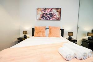 Luxe Haven - 42nd Floor Panoramic City Views