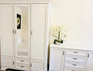 Gražus butas, ramioje kaiminystėje, netoli jūros