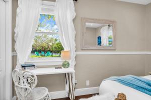 Vibrant Pool Home! Kayak, Firepit & Playground!