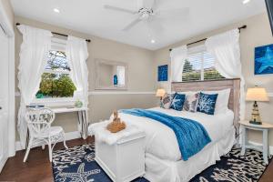 Vibrant Pool Home! Kayak, Firepit & Playground!