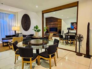 Beachfront 2 BR Luxury Apartment Chava Surin