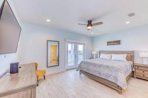 The Beach Fox- Sleeps 26- Walk to the Beach!