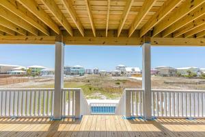 The Beach Fox- Sleeps 26- Walk to the Beach!