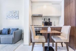 Reva Residences - One Bedroom Apartment by the S Holiday Homes