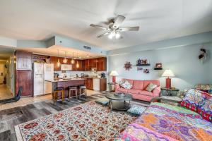 Laketown Wharf 835 - Very Cool 1 BedroomBunks, Sleeps 6, Free Fun! condo