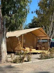 Camping Miramar Playa - tienda familiar - Clará