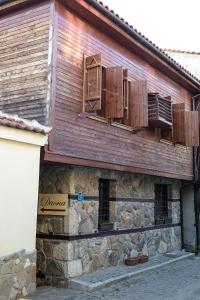 House Diona