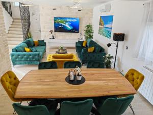 Luxury Villa Nikoma with heated pool and whirlpool