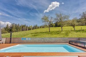 Homestead Metul Pool Suite 1 and 2 - Happy Rentals 