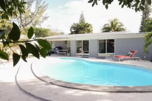 Miami Beach Villa with Sparkling Pool! Sleeps 10+! - صني آيلز بيتش