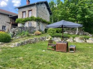 Maisons de vacances Superbe gite Laugy dans les montagnes d'Ambert : photos des chambres