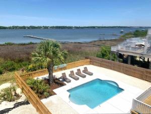 Sandy Fox- Walk to Beach, Private pool, Sleeps 26